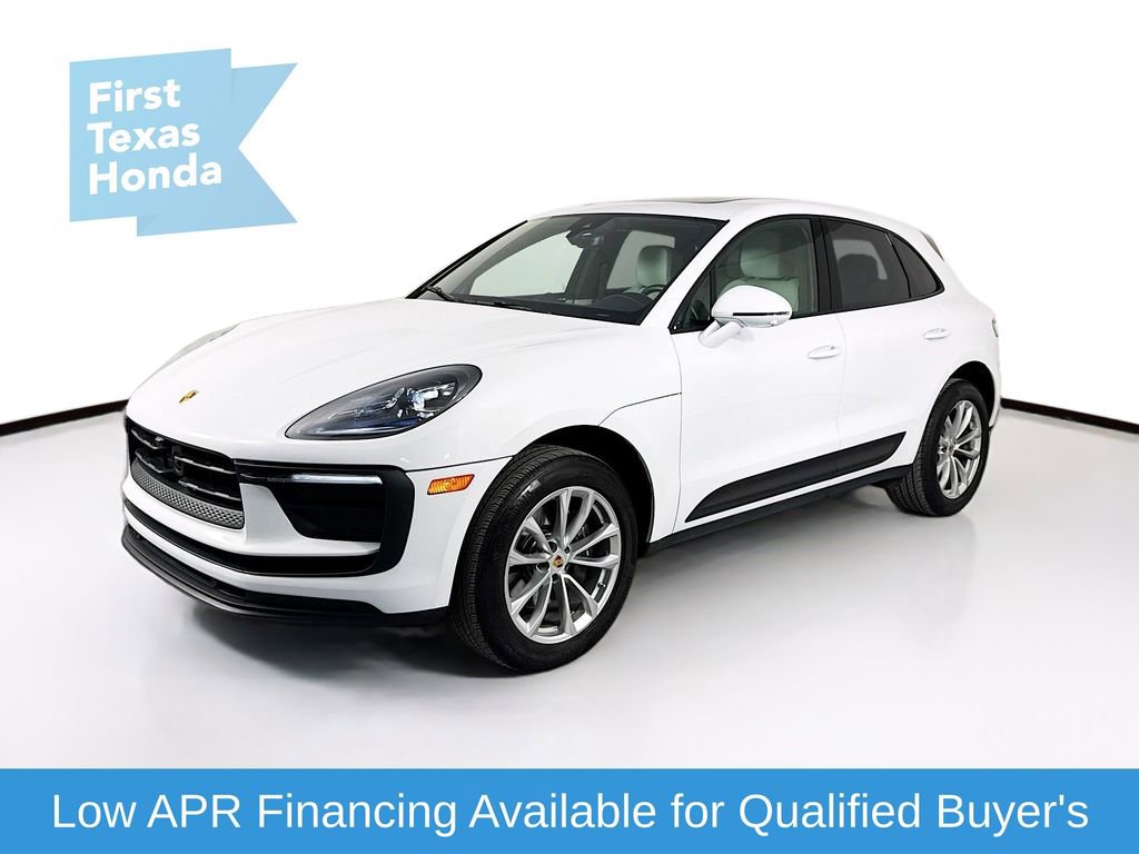 Used 2024 Porsche Macan image 3