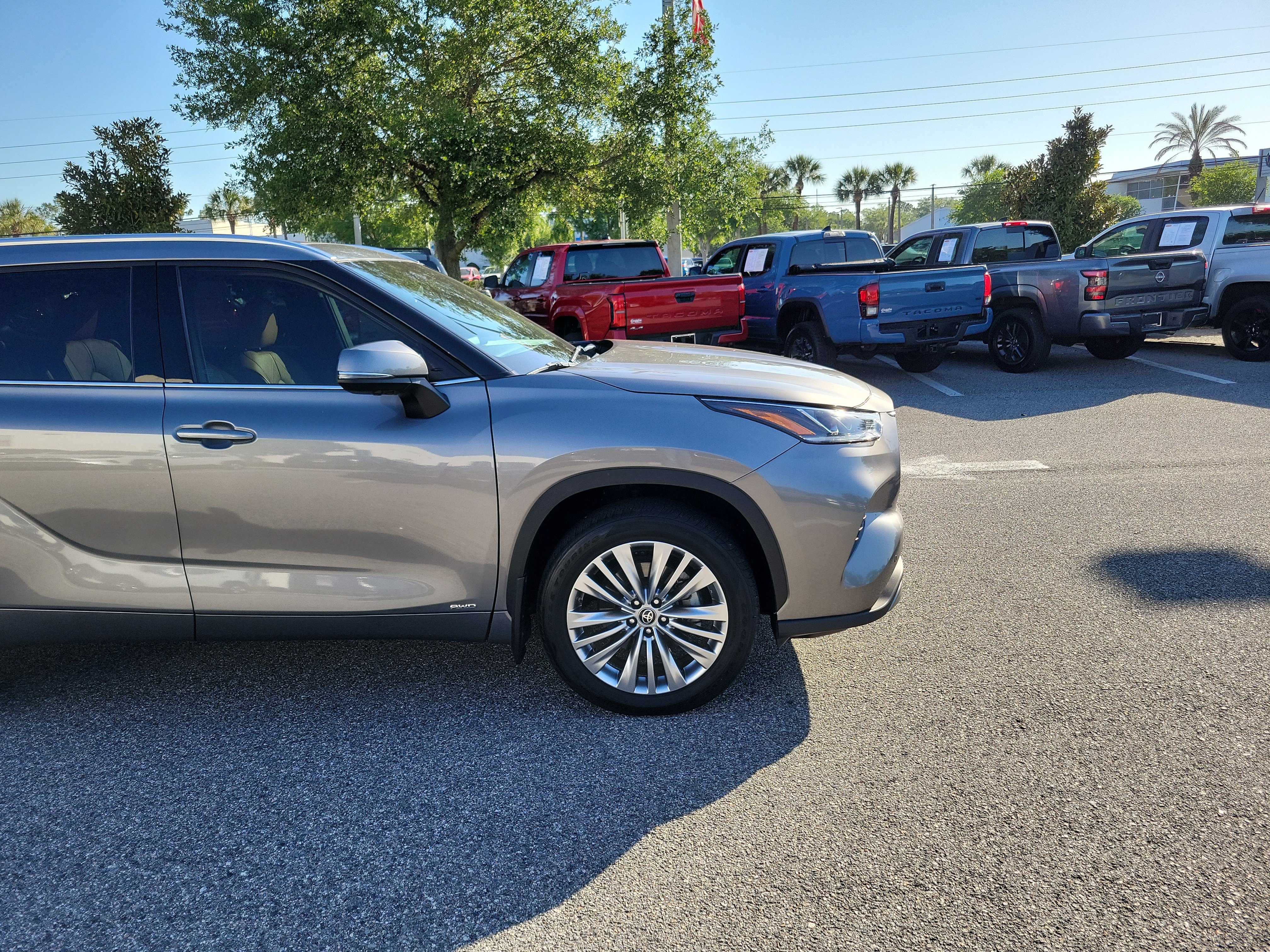 Certified 2025 Toyota Highlander Platinum image 12