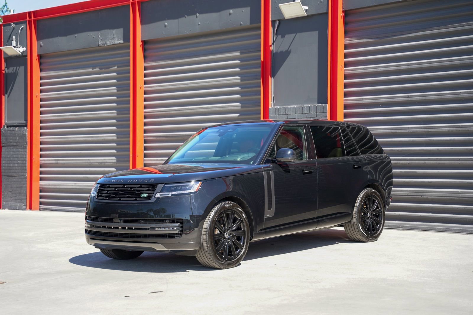 Used 2024 Land Rover Range Rover Long Wheelbase Autobiography image 1