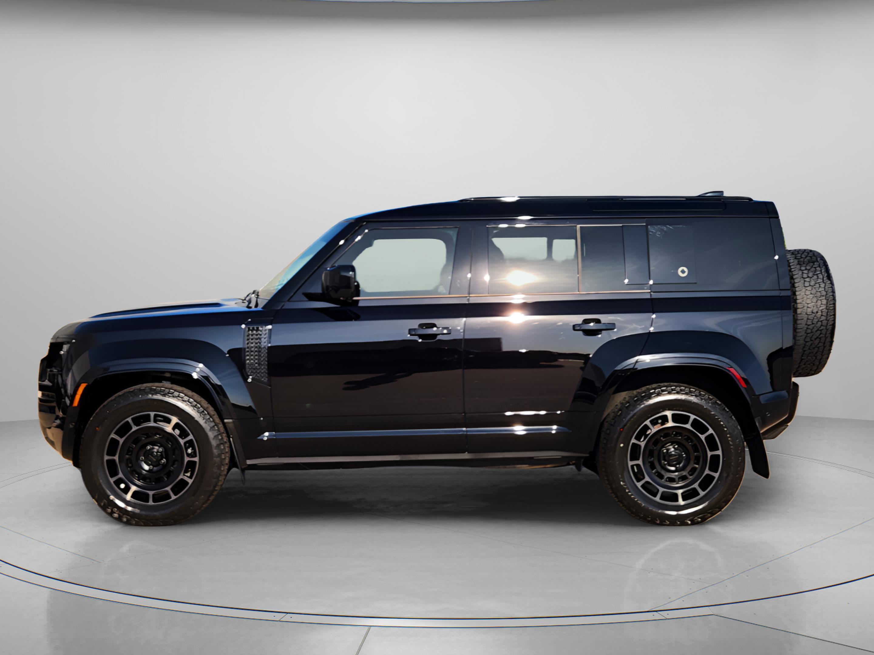 New 2026 Land Rover Defender 110 OCTA AWD/4WD image 2