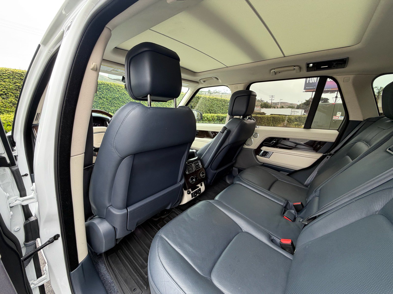 Used 2019 Land Rover Range Rover HSE AWD/4WD image 16