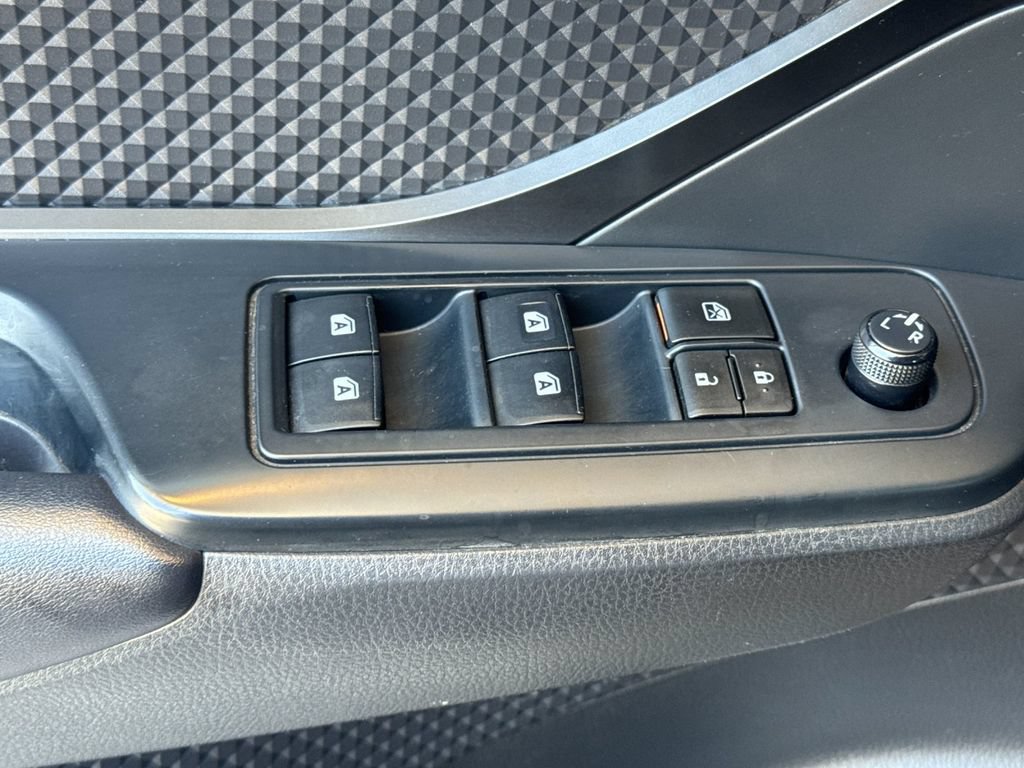 Used 2019 Toyota C-HR LE FWD image 13