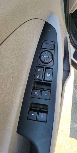 Used 2021 Hyundai Tucson Value w/ Winter Weather Package image 6
