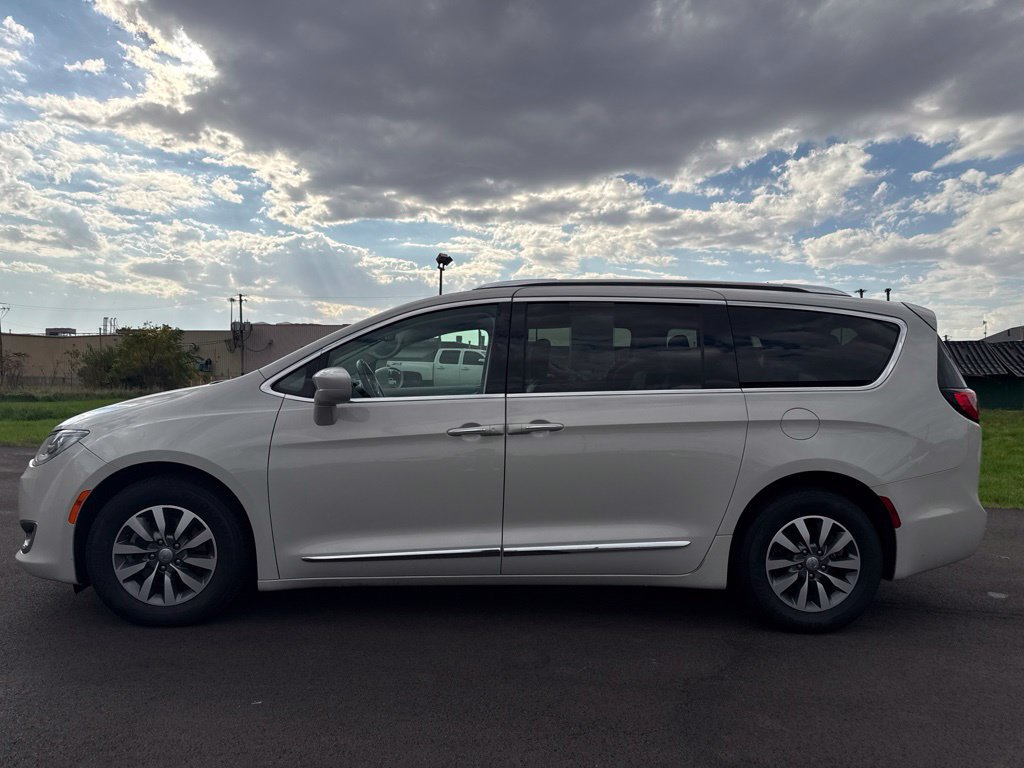 Used 2020 Chrysler Pacifica Touring-L Plus FWD image 5
