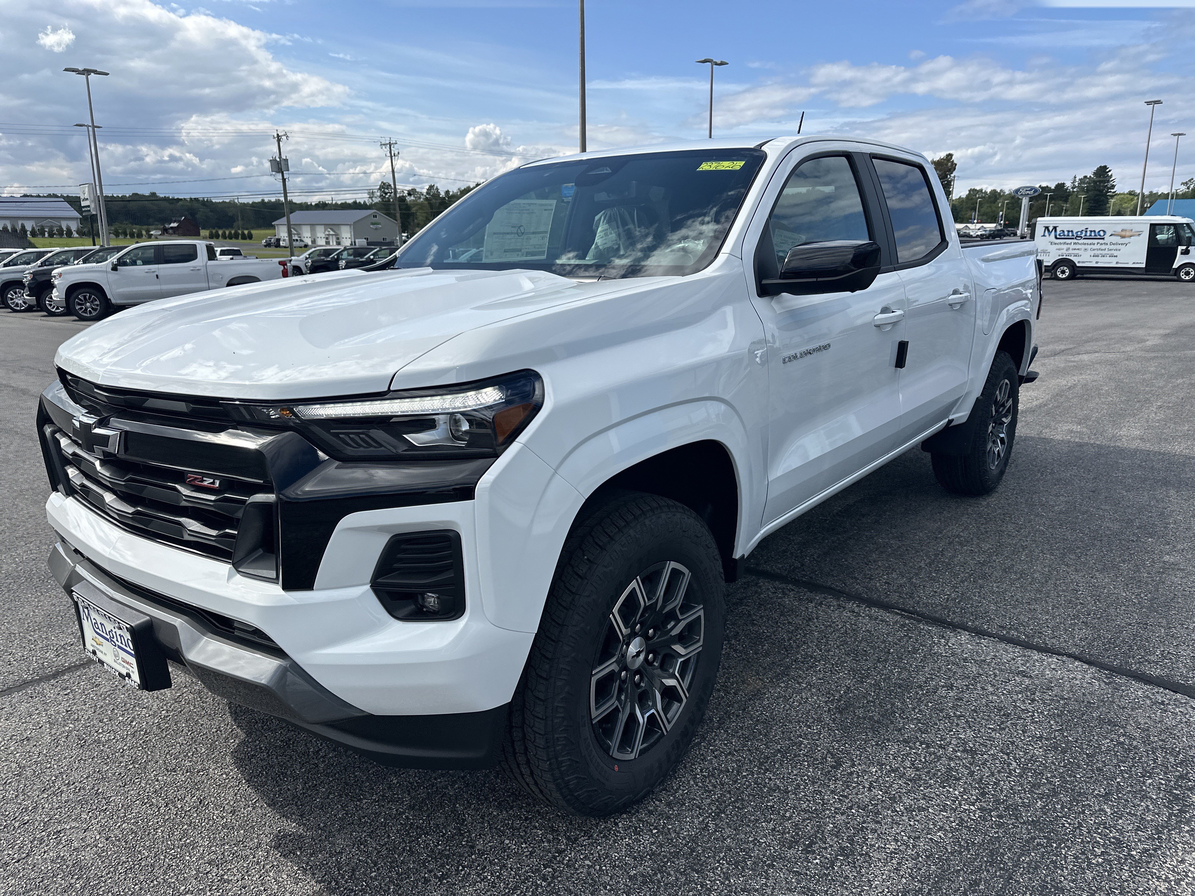 New 2026 Chevrolet Colorado Z71 w/ Technology Package AWD/4WD image 3