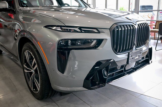 Used 2024 BMW X7 xDrive40i w/ M Sport Package image 9