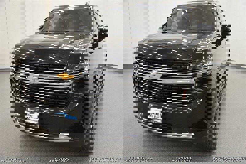 Used 2021 Chevrolet Suburban LT RWD image 1