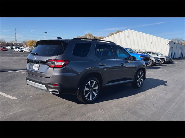 Used 2025 Honda Pilot Touring image 8