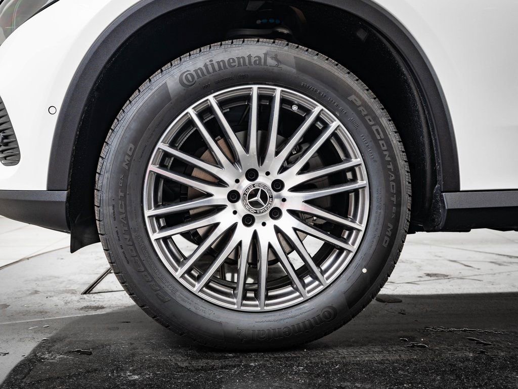 Used 2025 Mercedes-Benz GLC 300 4MATIC image 13