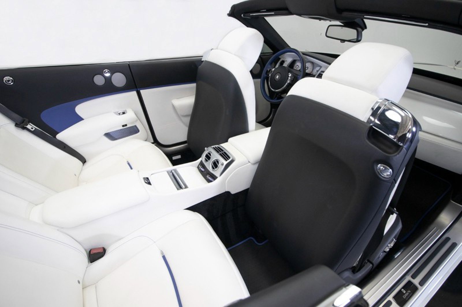 Used 2017 Rolls-Royce Dawn image 65