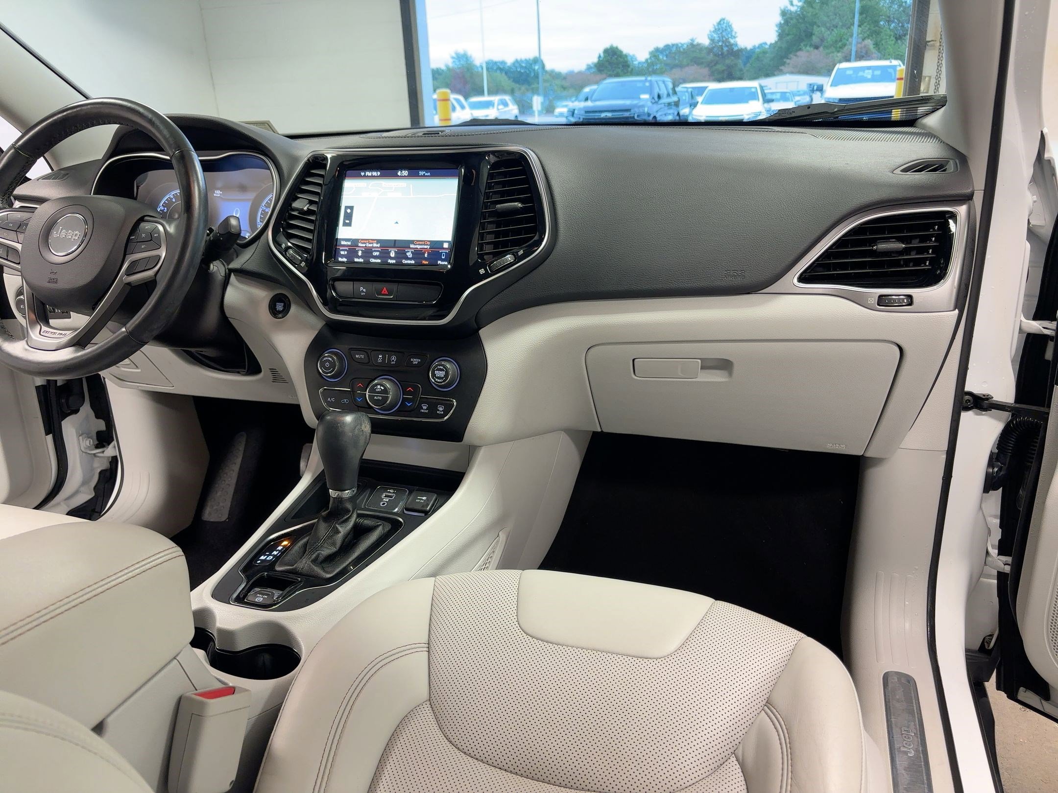 Used 2019 Jeep Cherokee Limited image 29