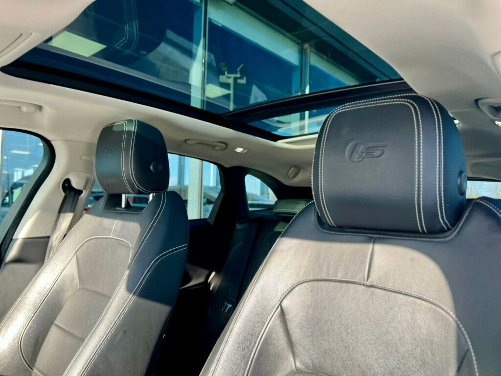 Used 2017 Jaguar F-PACE S image 33