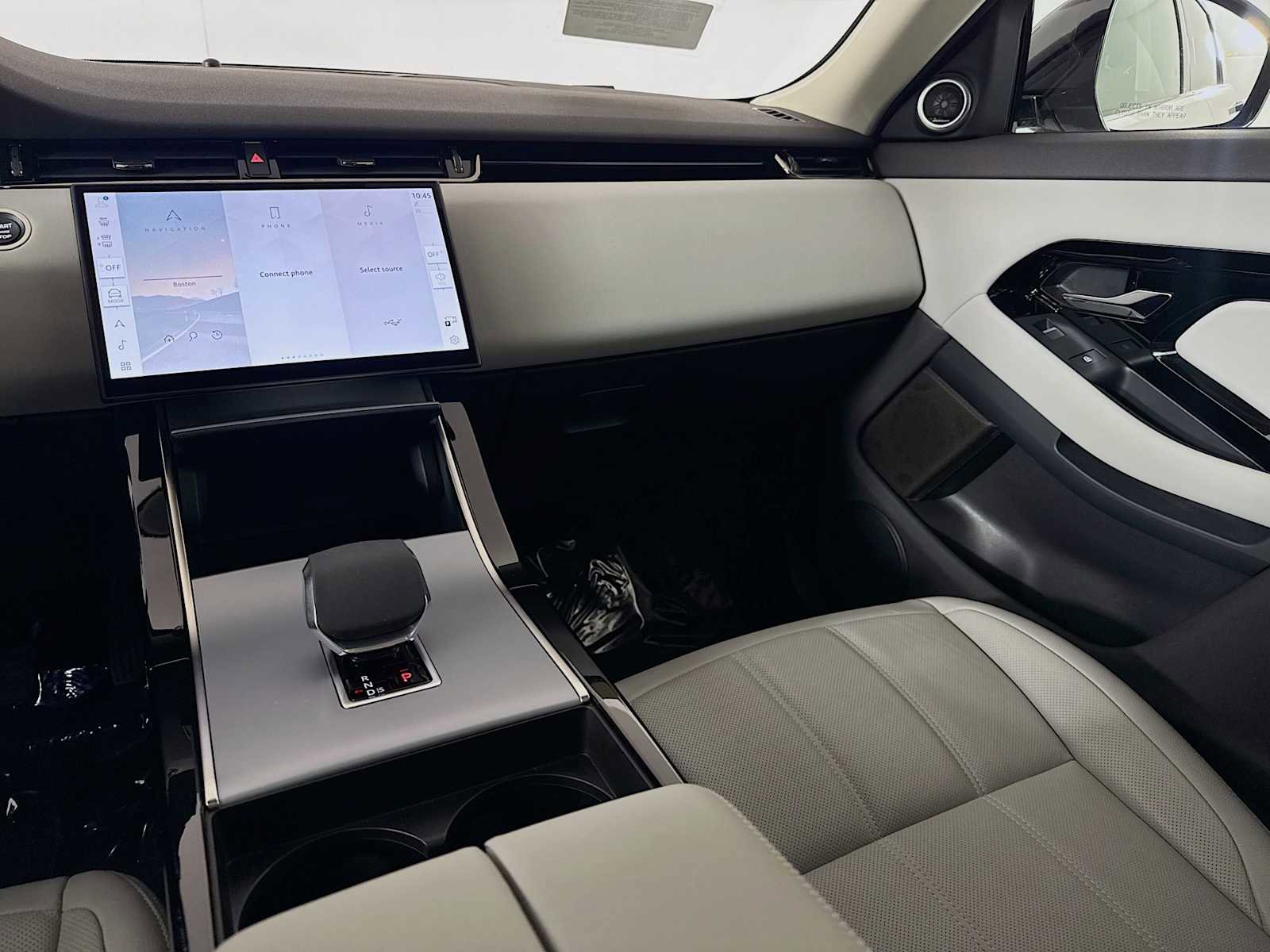 Used 2025 Land Rover Range Rover Evoque S image 23