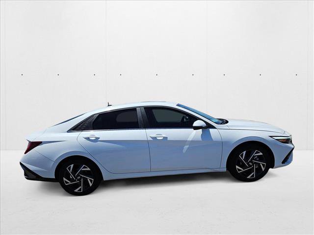 New 2025 Hyundai Elantra Limited image 8