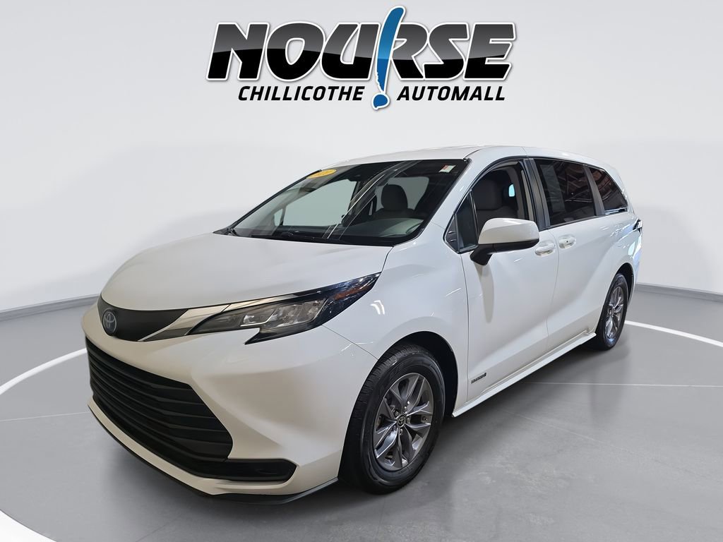Used 2021 Toyota Sienna LE FWD image 1