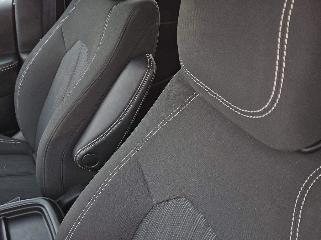 Used 2024 Chrysler Pacifica Touring FWD image 24