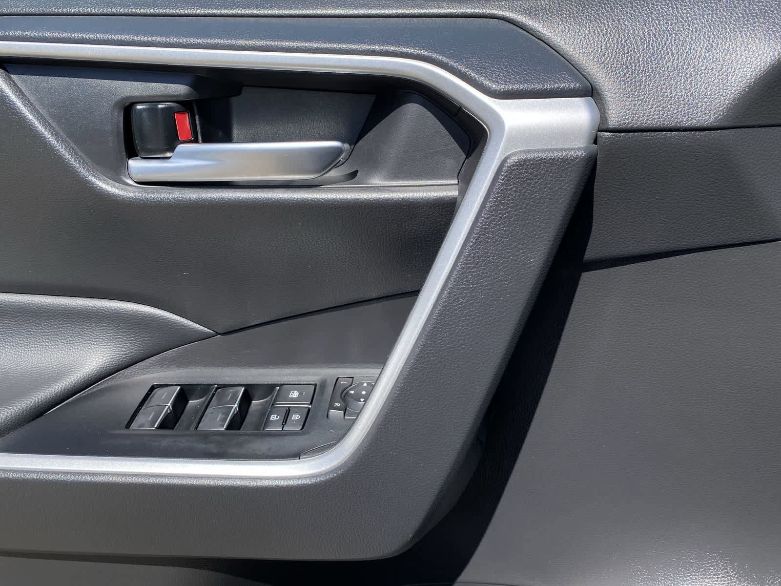 Used 2025 Toyota RAV4 XLE image 18