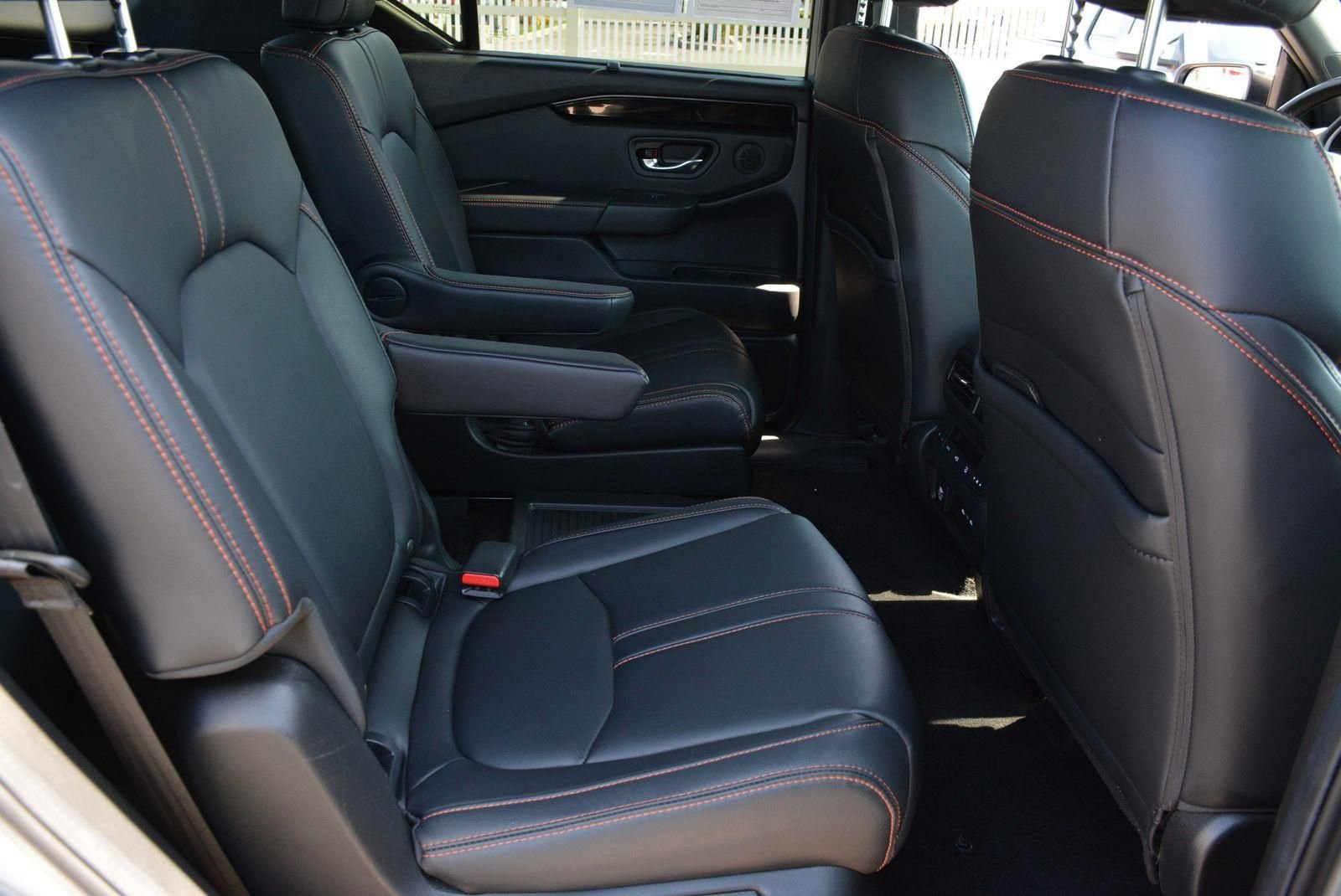 Used 2025 Honda Pilot TrailSport image 18