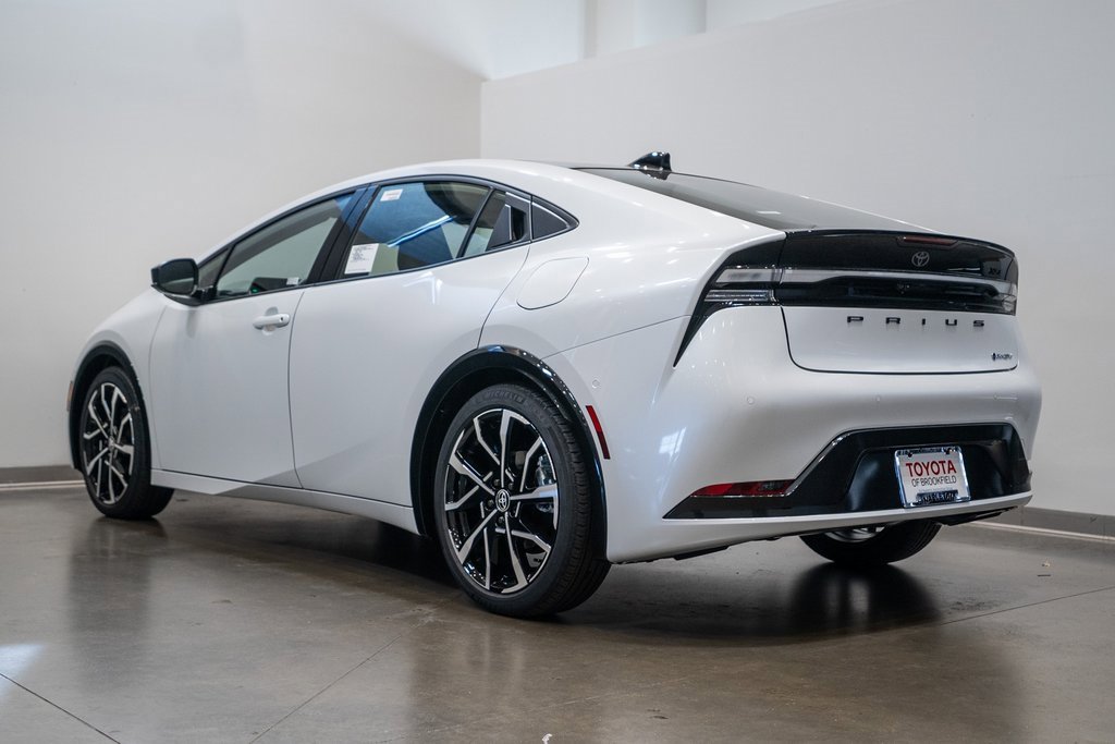 New 2026 Toyota Prius Plug-In Hybrid image 4