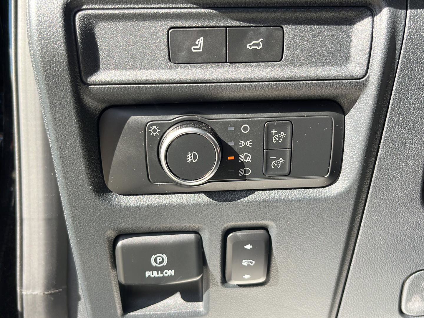 Used 2022 Ford Expedition Max Limited image 14