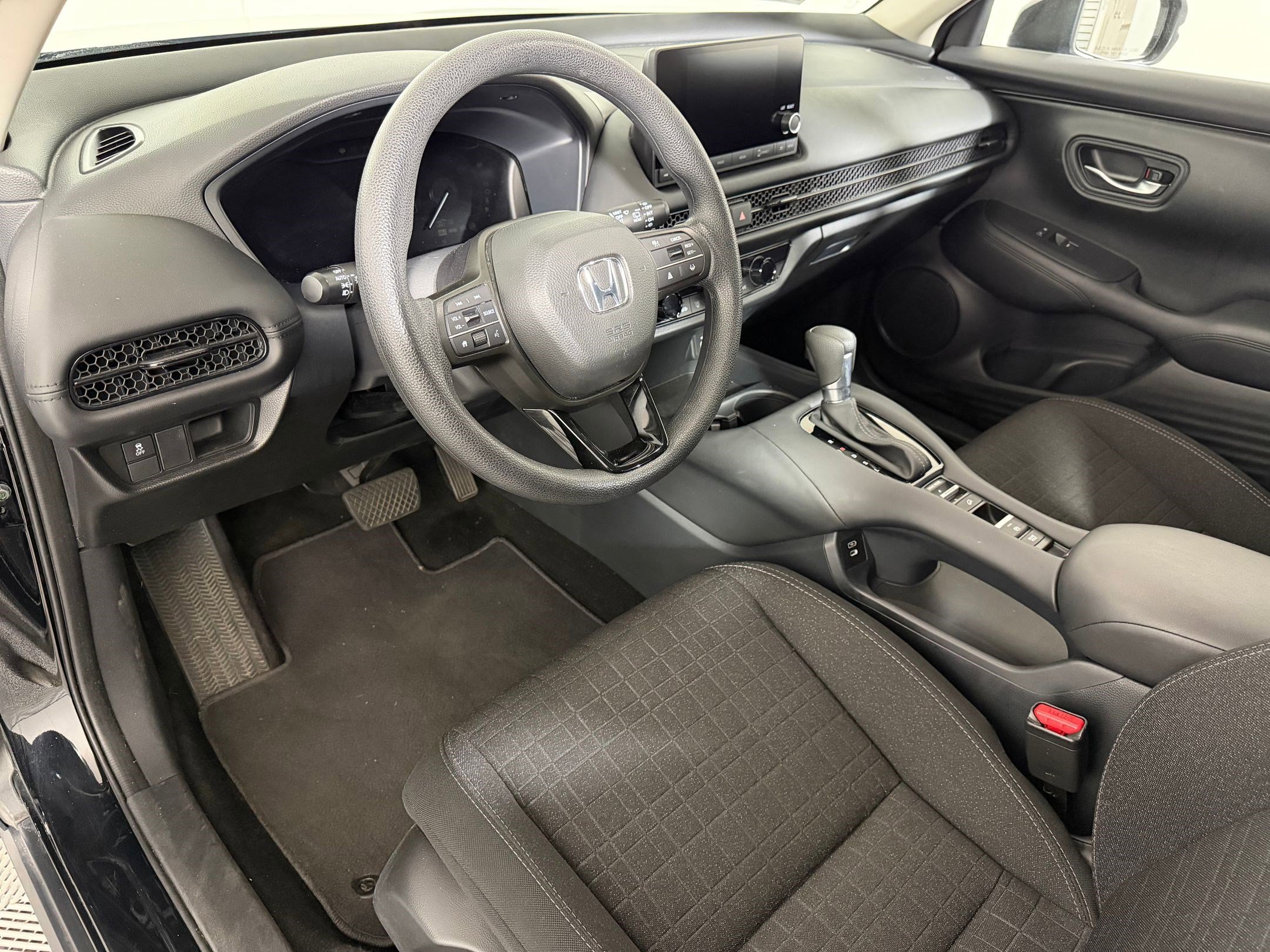 Certified 2025 Honda HR-V LX image 3