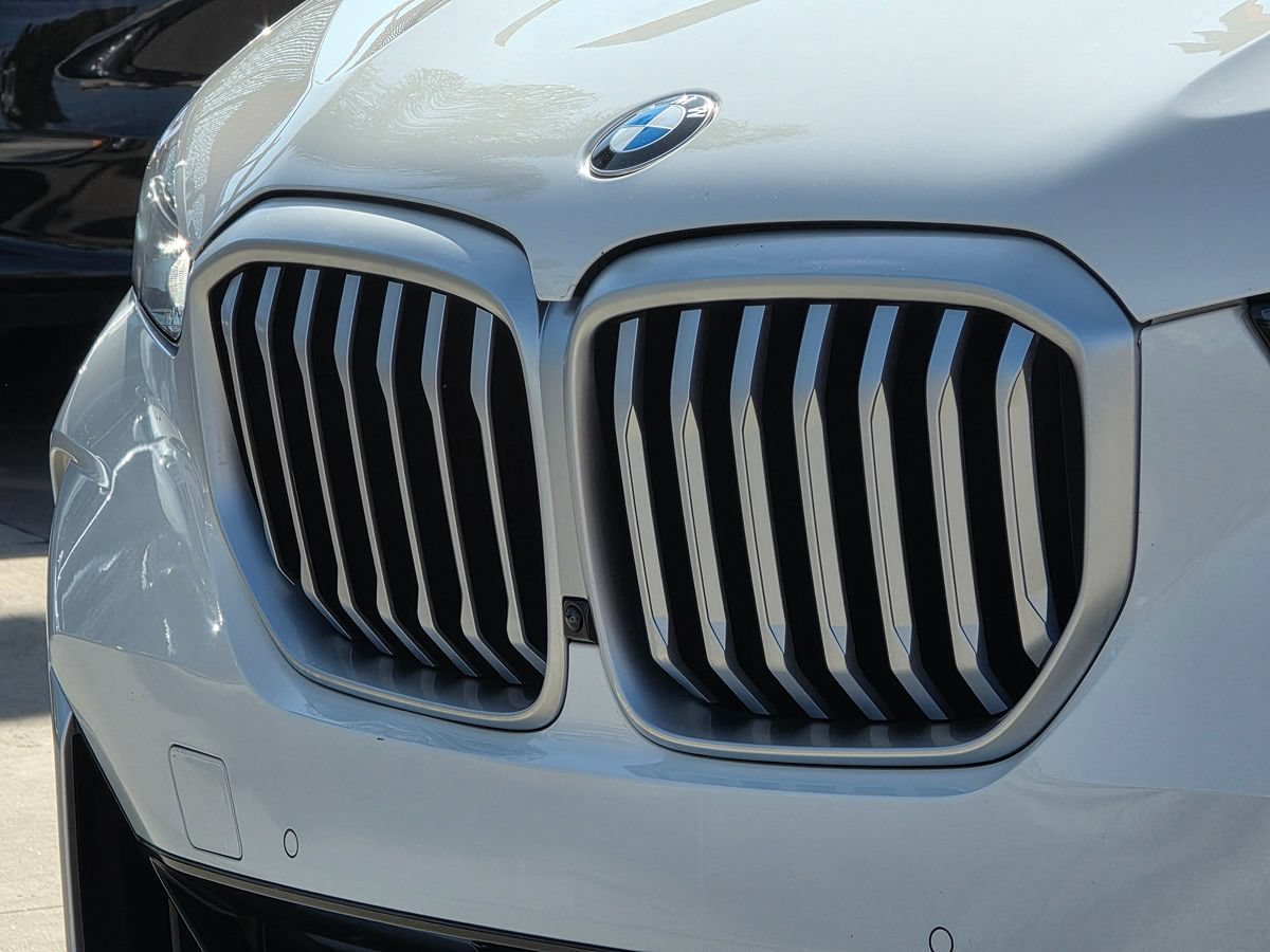 Used 2024 BMW X5 xDrive40i w/ Parking Assistance Package AWD/4WD image 9