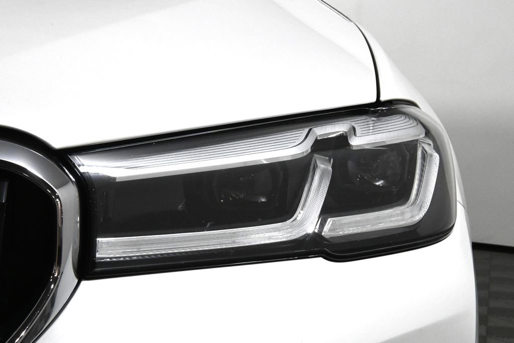 Certified 2022 BMW 530i xDrive w/ Convenience Package image 11
