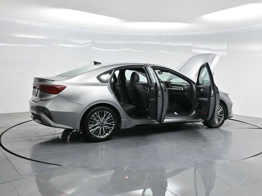 Used 2023 Kia Forte GT-Line w/ GT-Line Technology Package image 5