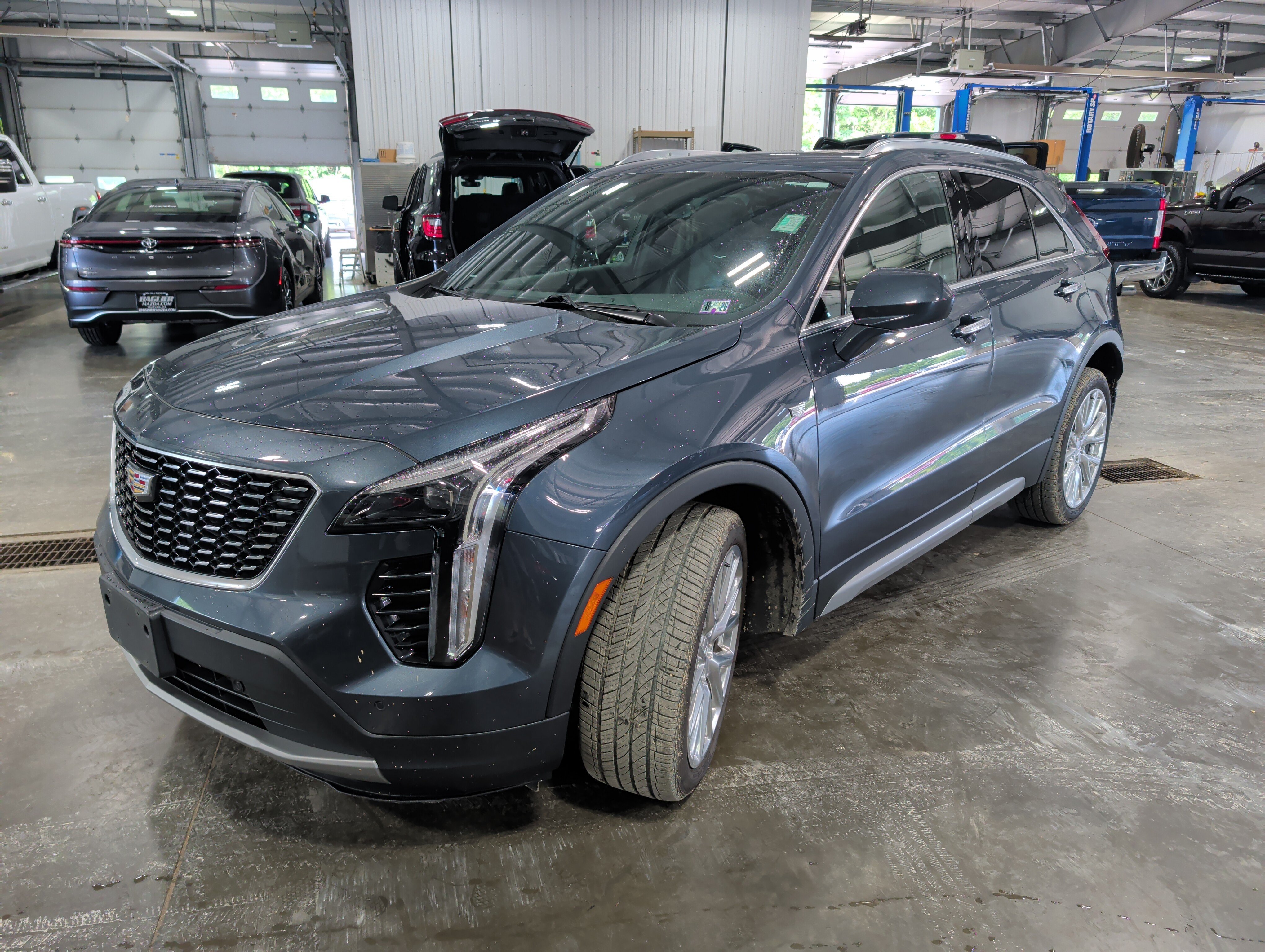 Used 2019 Cadillac XT4 Premium Luxury w/ Cold Weather Package AWD/4WD image 6