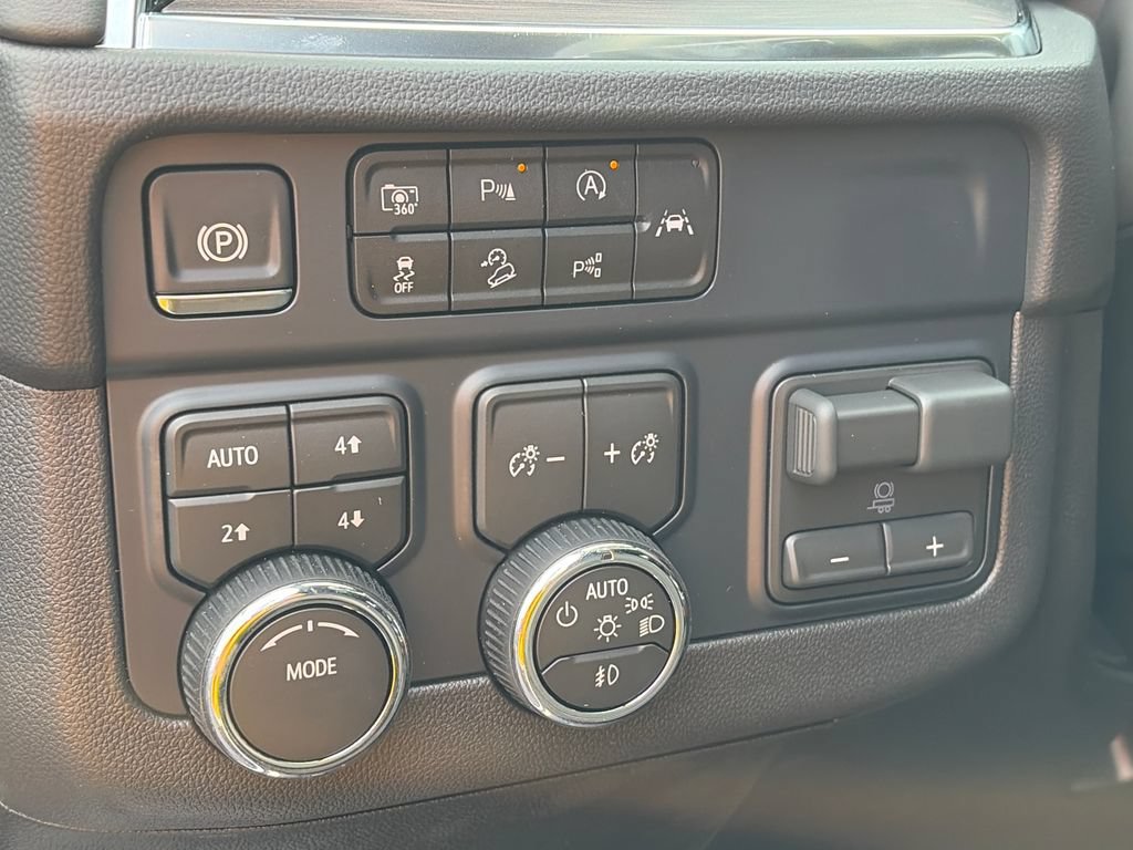New 2026 Chevrolet Suburban LT w/ Comfort Package AWD/4WD image 22
