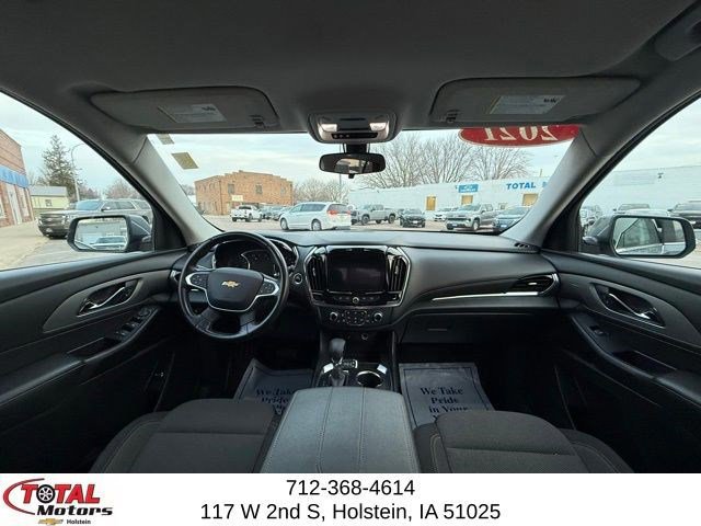 Used 2021 Chevrolet Traverse LT image 16