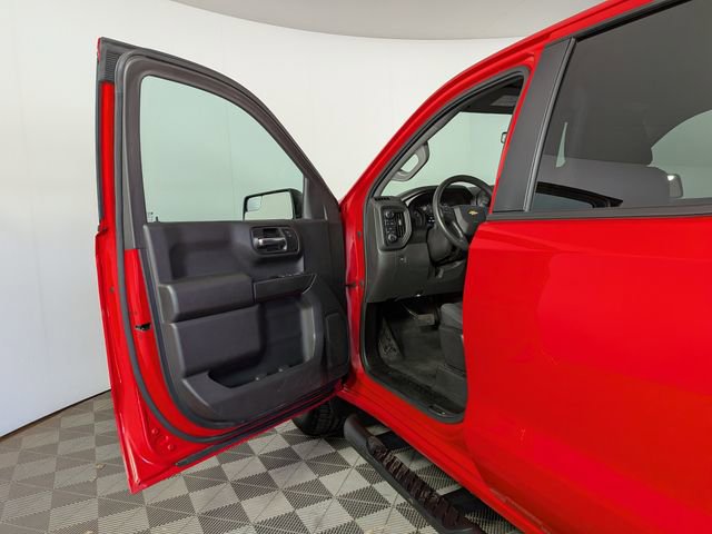 Used 2020 Chevrolet Silverado 1500 Custom w/ Custom Value Package AWD/4WD image 9