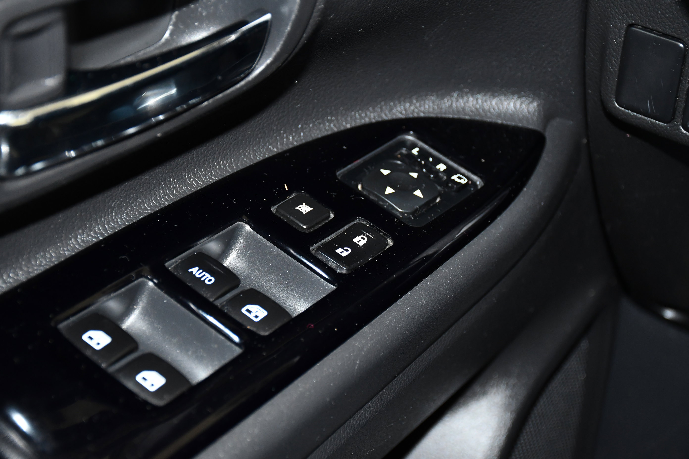 Used 2018 Mitsubishi Outlander LE AWD/4WD image 34