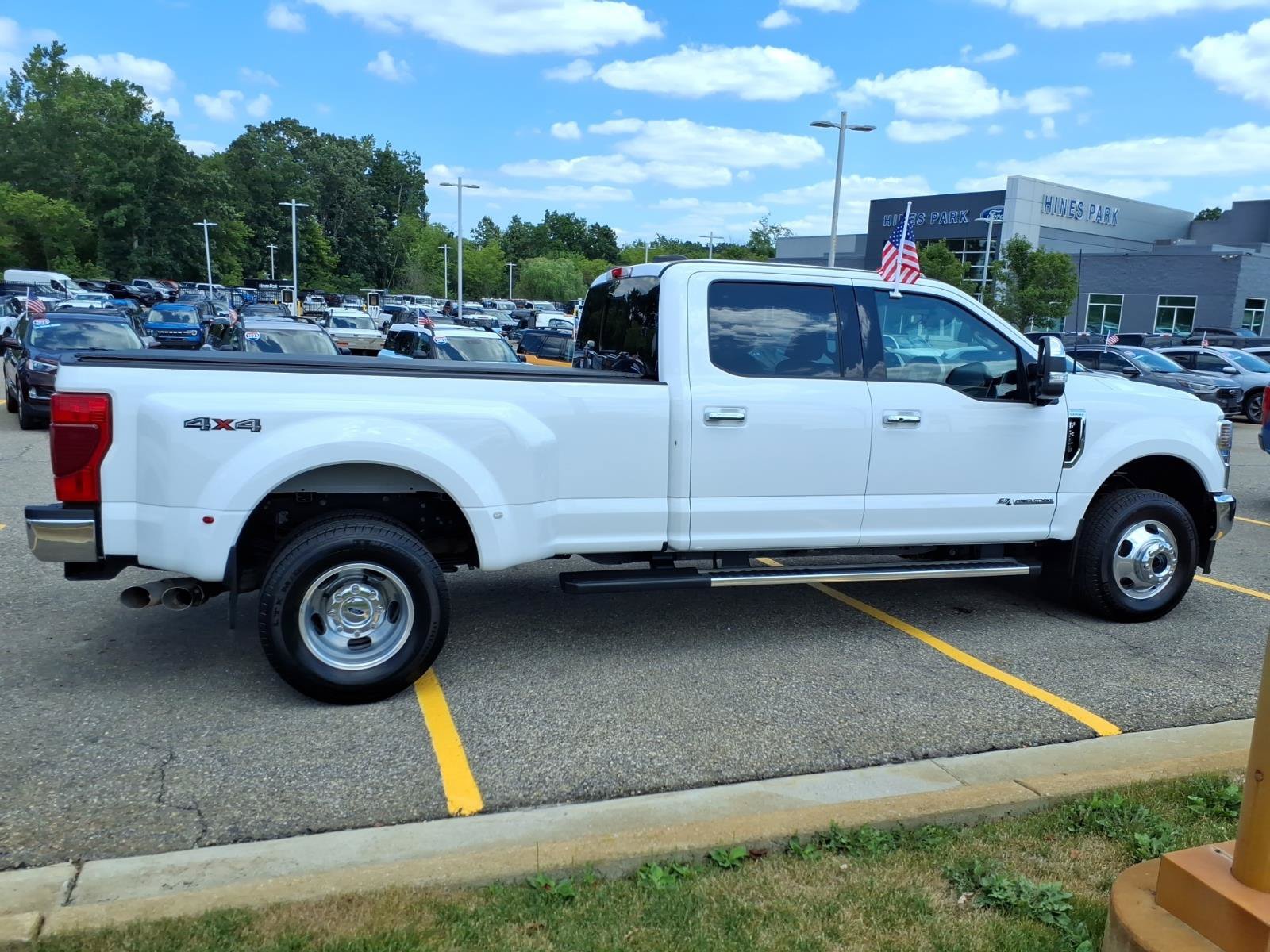 Used 2022 Ford F350 Lariat w/ Lariat Ultimate Package AWD/4WD image 9