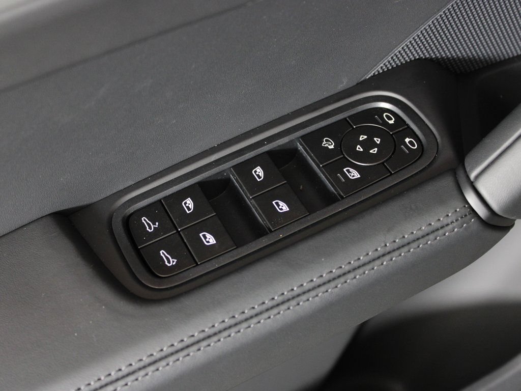 Certified 2026 Porsche Cayenne AWD/4WD image 17