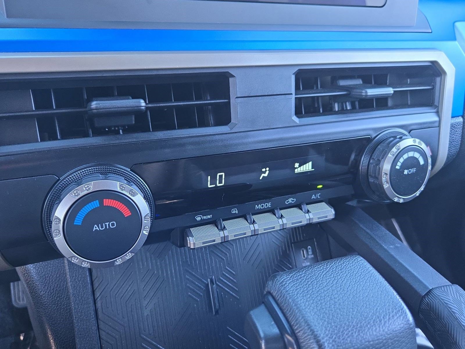 Used 2024 Toyota Tacoma TRD Off-Road image 16