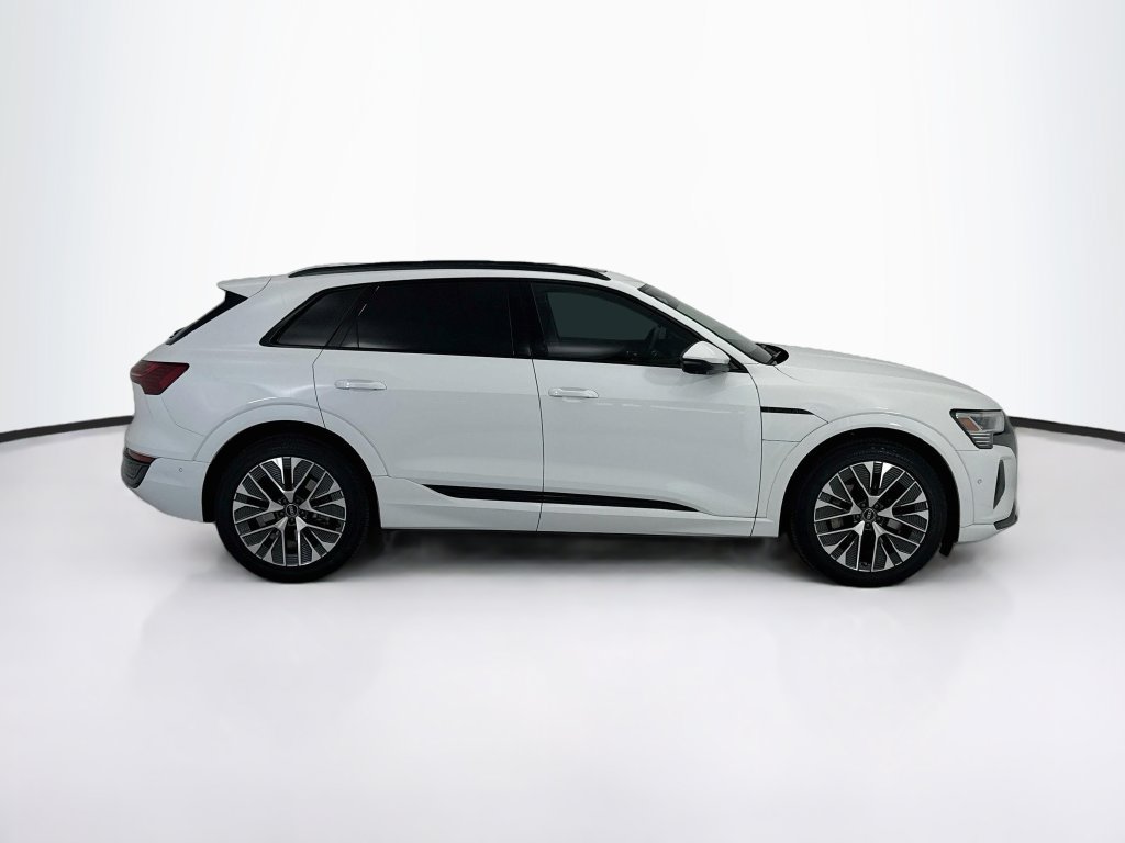 Certified 2024 Audi Q8 e-tron Prestige AWD/4WD image 4