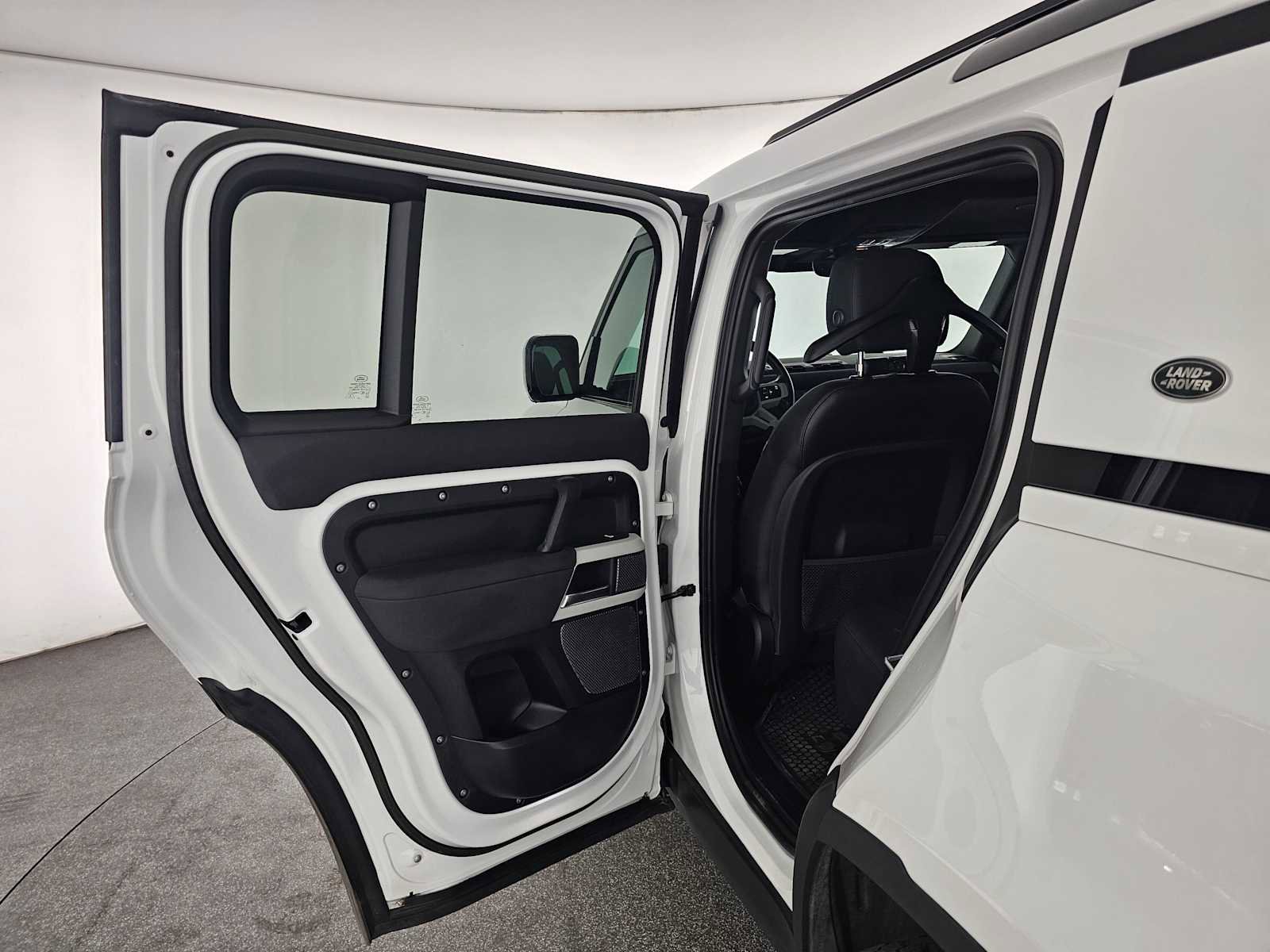 Used 2023 Land Rover Defender 110 S image 15