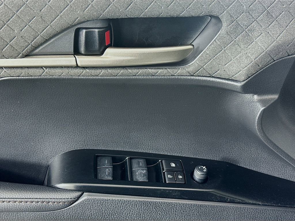 Used 2025 Toyota Camry XLE FWD image 18