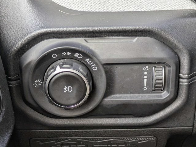 Used 2024 Jeep Wrangler Unlimited Sahara w/ Technology Group AWD/4WD image 23