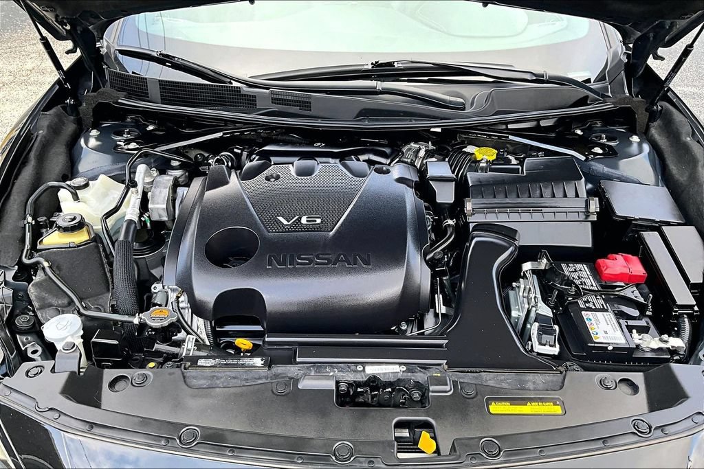 Used 2023 Nissan Maxima SR w/ Sport Mat Group FWD image 13