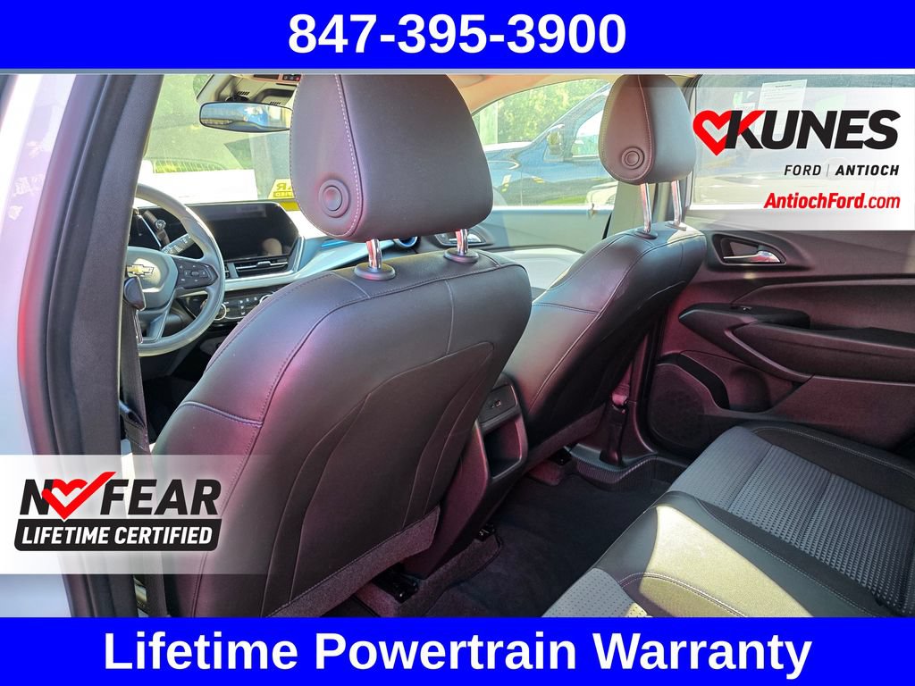 Used 2025 Chevrolet Trax LT FWD image 32