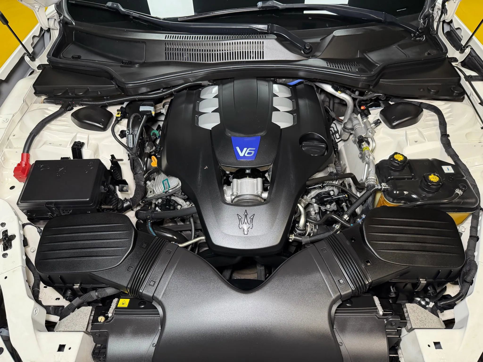 Used 2018 Maserati Ghibli S image 54