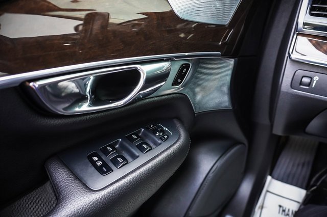 Used 2016 Volvo XC90 T6 Momentum w/ Protection Package Plus image 12