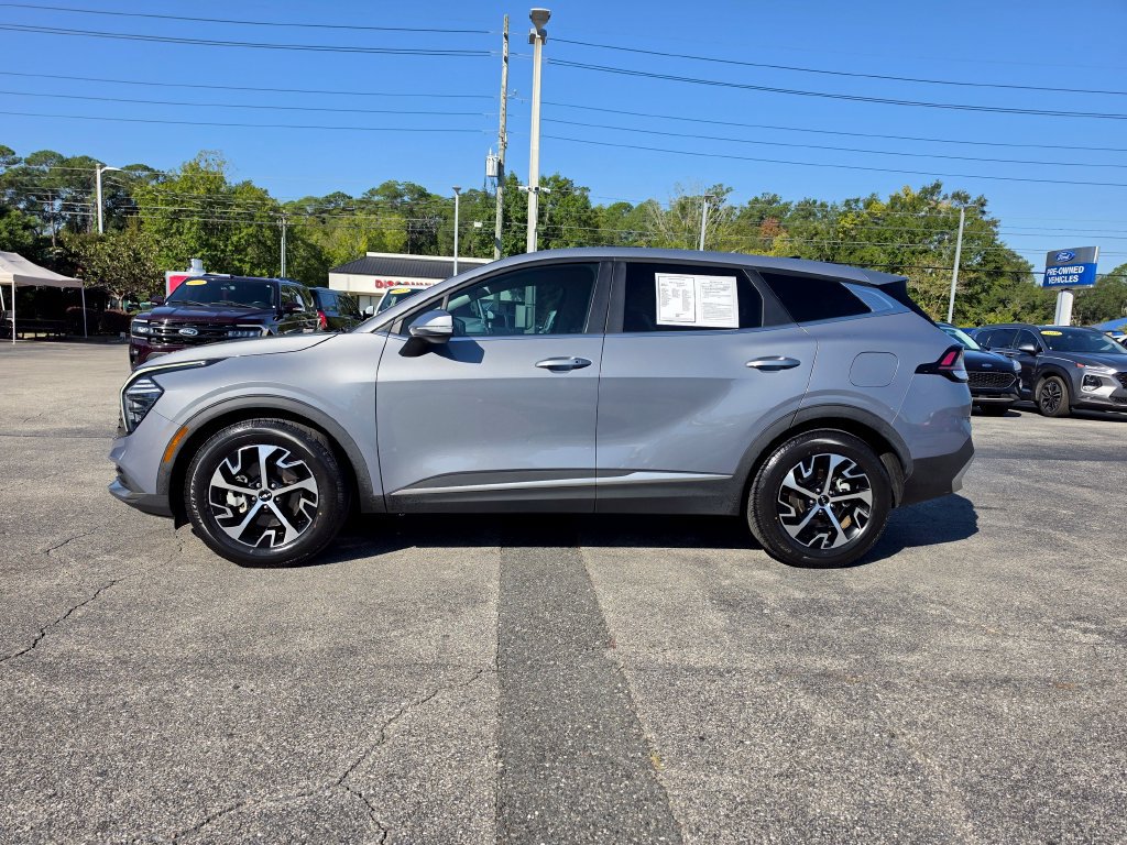 Used 2024 Kia Sportage EX FWD image 2