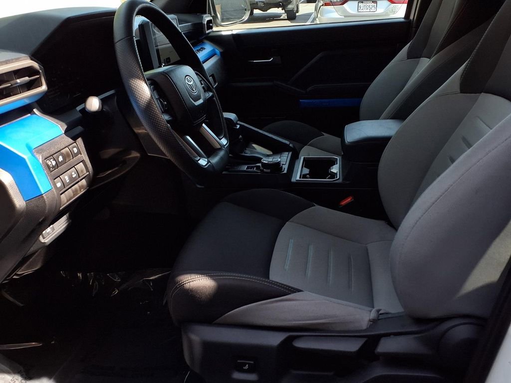 Certified 2025 Toyota Tacoma TRD Off-Road AWD/4WD image 18