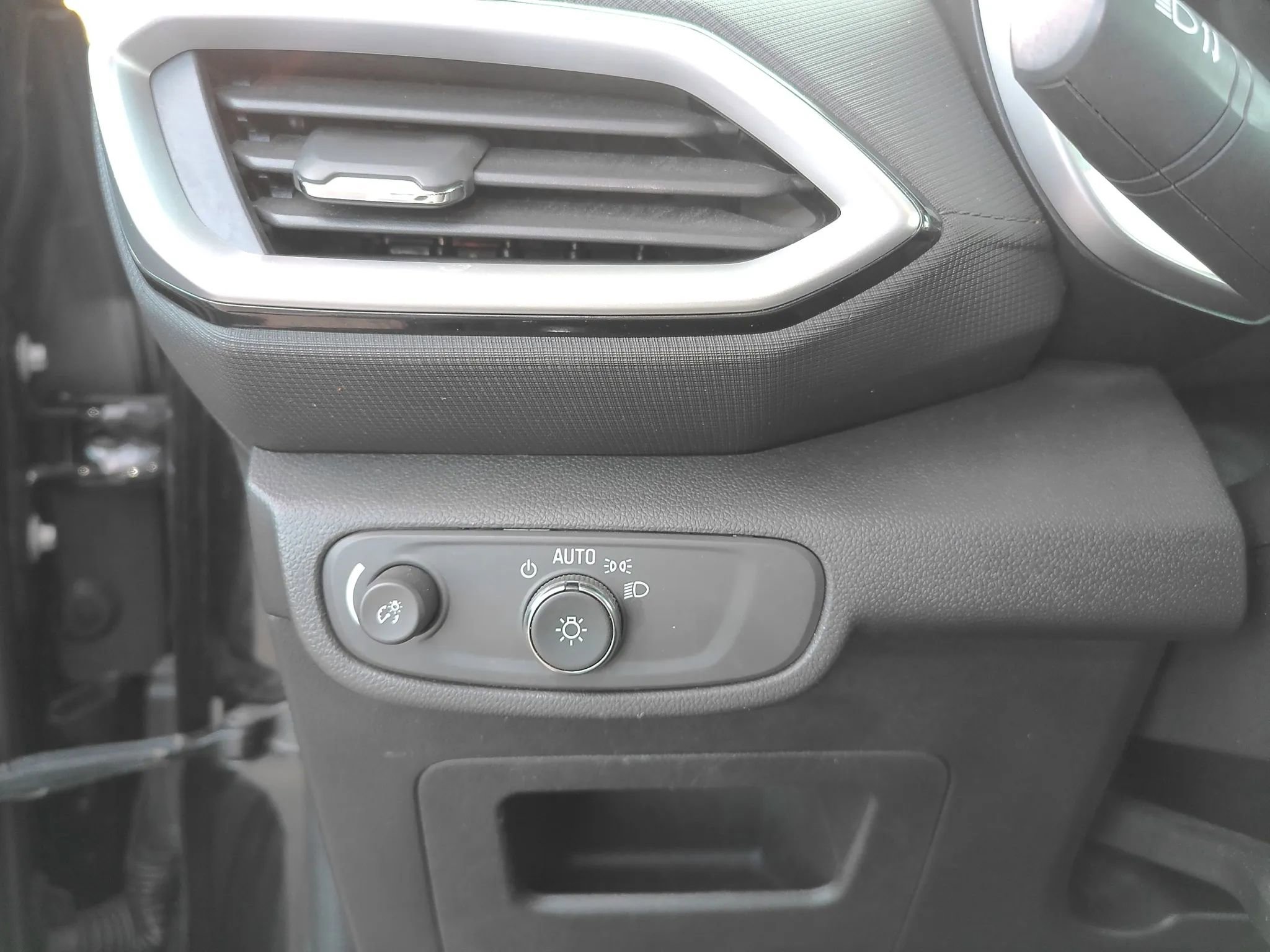 Used 2021 Chevrolet TrailBlazer LS image 11