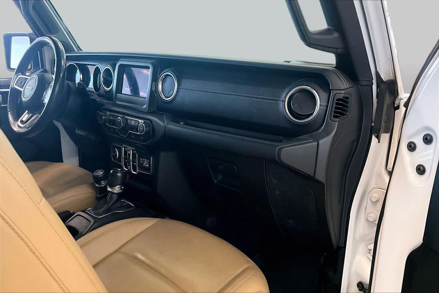 Used 2018 Jeep Wrangler Unlimited Sahara w/ LED Lighting Group AWD/4WD image 16