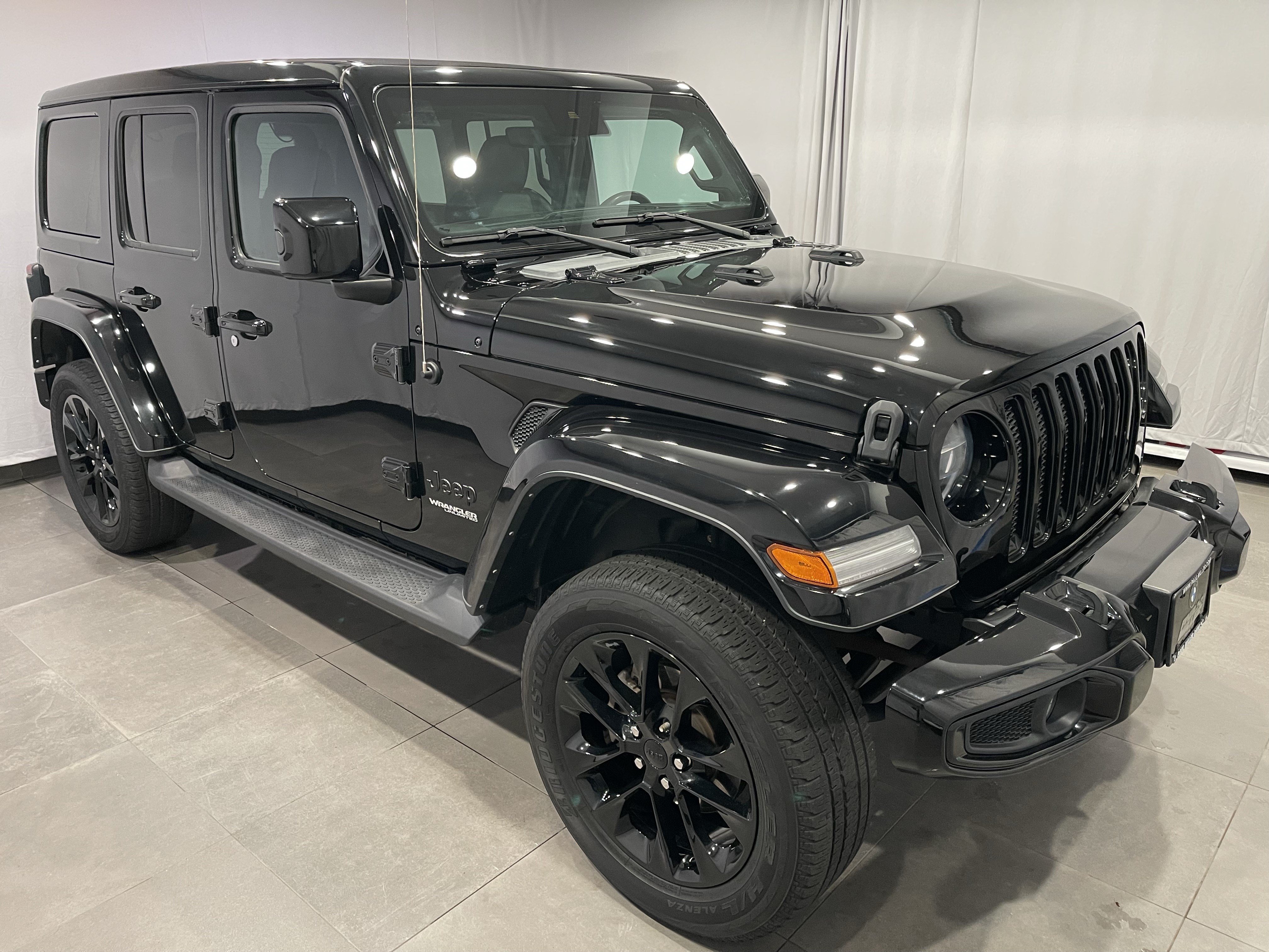 Used 2021 Jeep Wrangler Unlimited Sahara AWD/4WD image 3