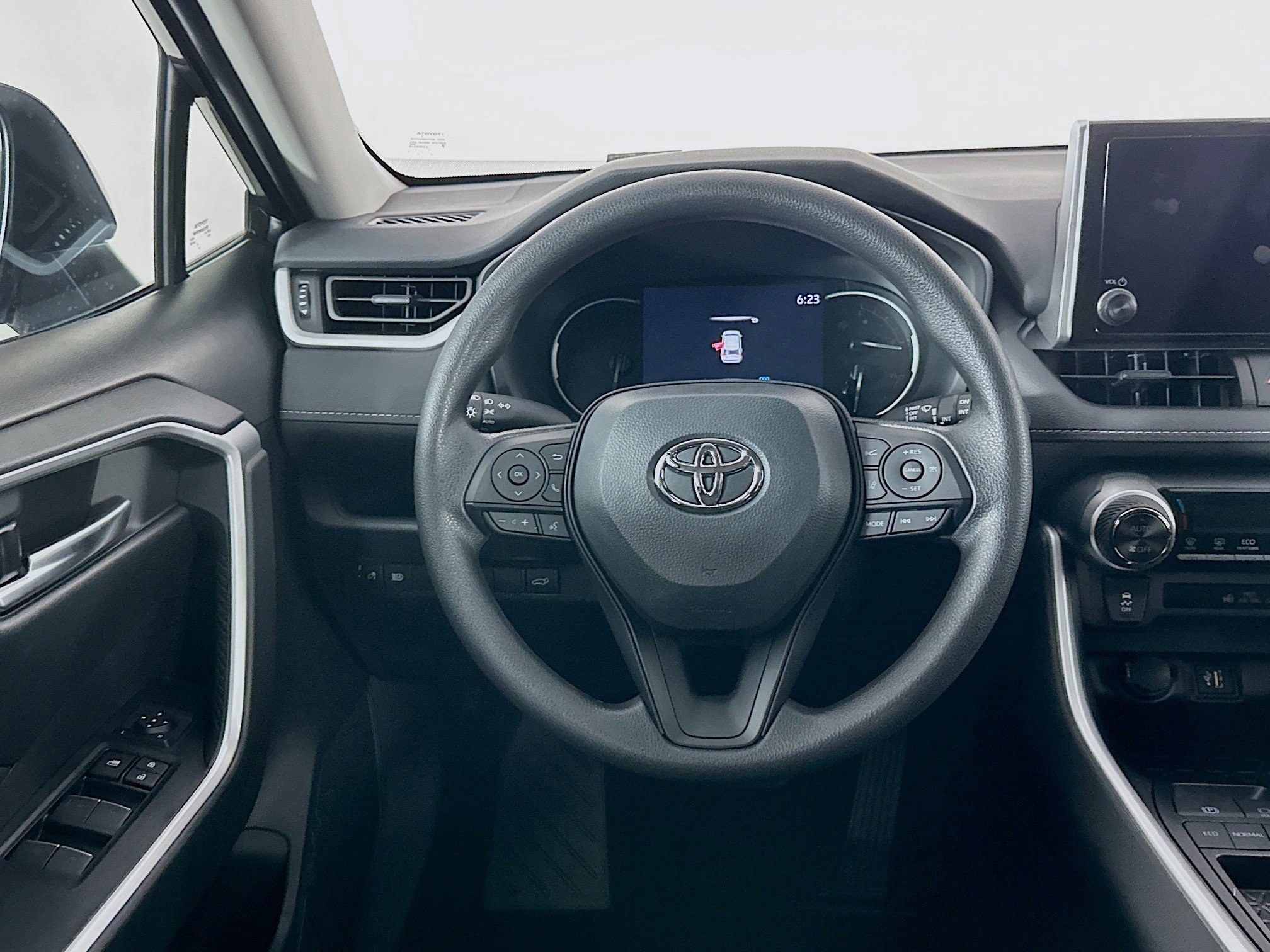 Used 2025 Toyota RAV4 XLE w/ Convenience Package image 18